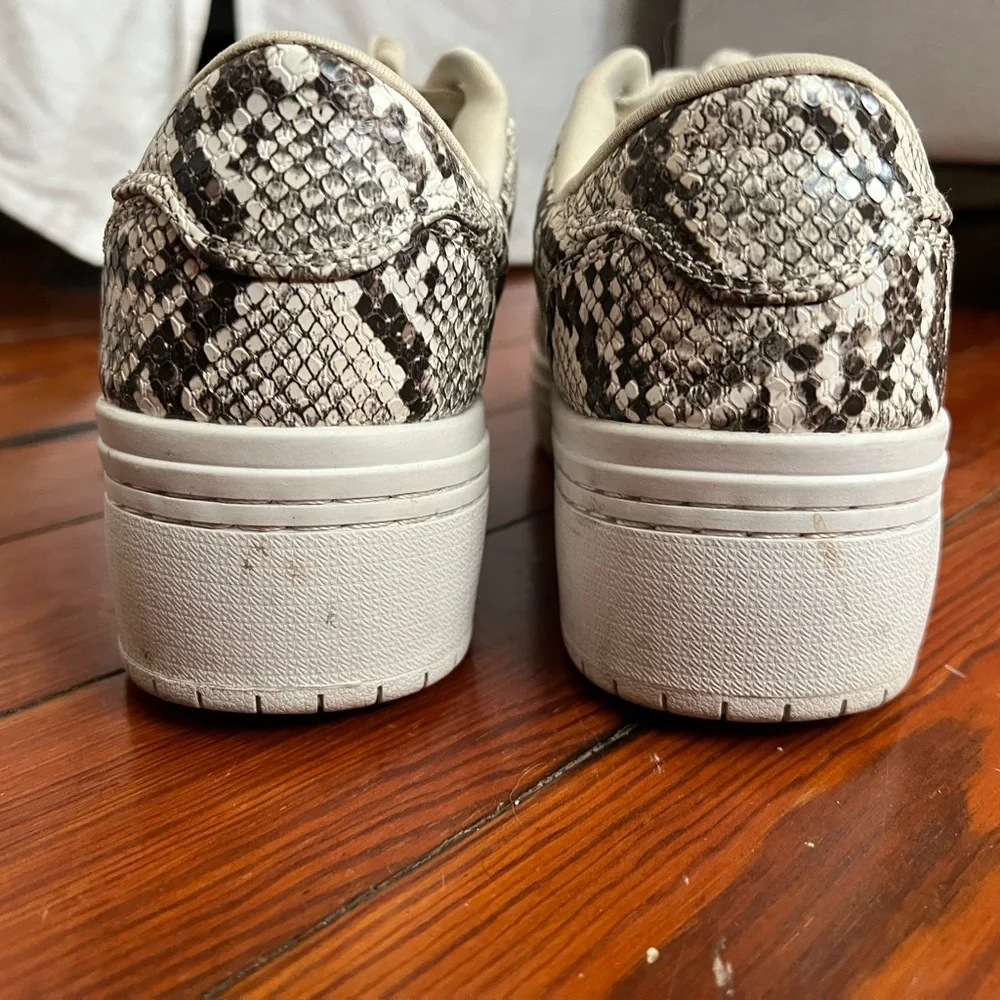 G by Guess Los Angeles Taupe Snake Wedge Rigster Sneakers 8M